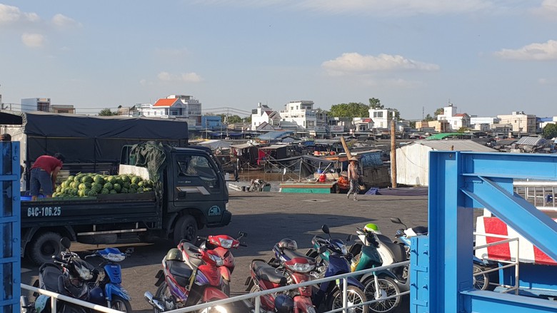 C&oacute; bến thuỷ ở chợ nổi C&aacute;i Răng, d&acirc;n hết cảnh bắc thang l&ecirc;n xuống h&agrave;ng ho&aacute; - Ảnh 6.