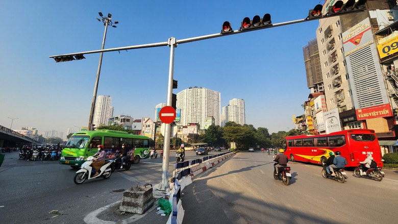 Ng&agrave;y thứ 2 th&iacute; điểm ph&acirc;n l&agrave;n Ng&atilde; Tư Sở: Người d&acirc;n phấn khởi v&igrave; hết cảnh &ugrave;n tắc - Ảnh 5.