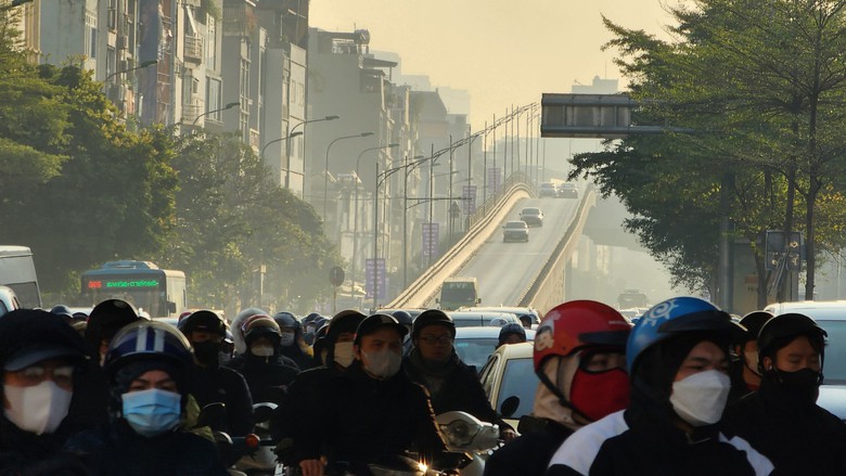 Ng&agrave;y thứ 2 th&iacute; điểm ph&acirc;n l&agrave;n Ng&atilde; Tư Sở: Người d&acirc;n phấn khởi v&igrave; hết cảnh &ugrave;n tắc - Ảnh 4.