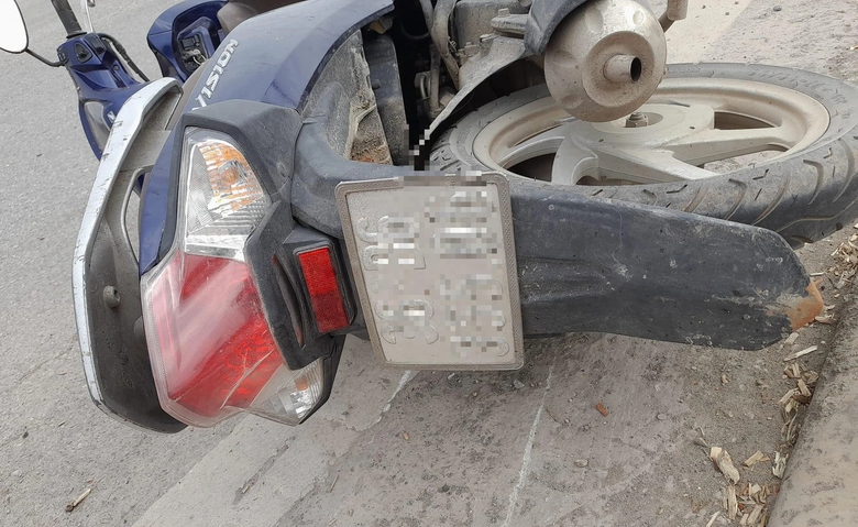 Va chạm với xe tải, người phụ nữ tử vong tại chỗ - Ảnh 1. Va chạm với xe tải, người phụ nữ tử vong tại chỗ - Ảnh 1.