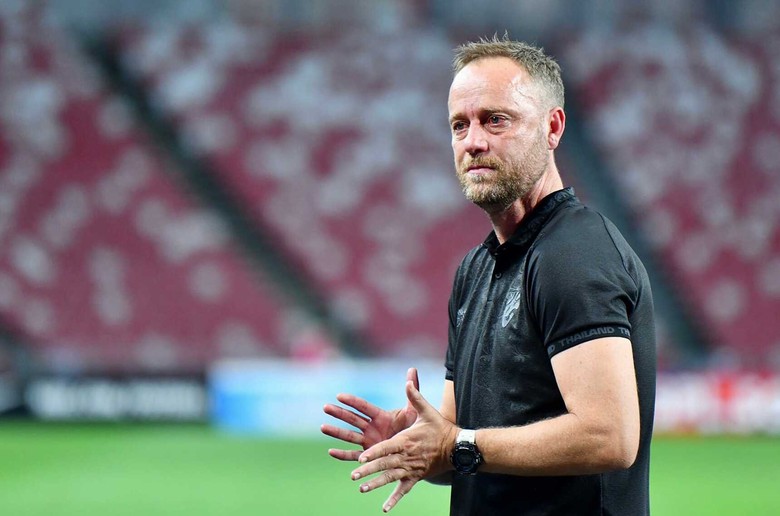 Cựu HLV trưởng đội tuyển Th&aacute;i Lan nhận lương kỷ lục khi t&aacute;i xuất V-League? - Ảnh 1.