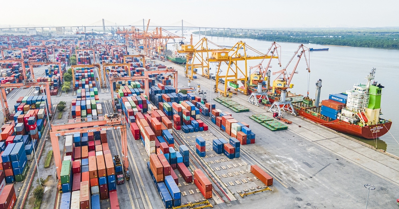 Hệ lụy khi t&agrave;u s&ocirc;ng chung bến t&agrave;u biển - Ảnh 2.