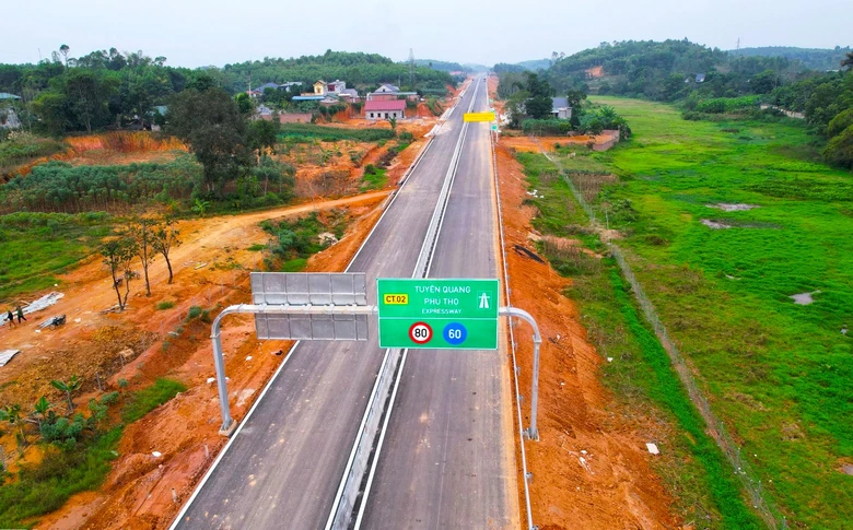 Thứ trưởng L&ecirc; Đ&igrave;nh Thọ: Phải "xắn tay" để ho&agrave;n th&agrave;nh 3.000 km đường cao tốc - Ảnh 2.