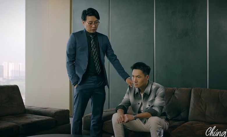 Một m&igrave;nh L&acirc;m đứng ra bảo vệ Dương trước sự "bắt nạt" của c&ocirc;ng ty m&igrave;nh.