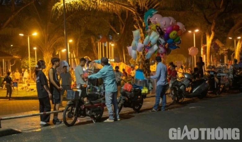 TP.HCM gần 900 tuyến đường được ph&eacute;p cho thu&ecirc; l&ograve;ng đường, vỉa h&egrave; - Ảnh 1.