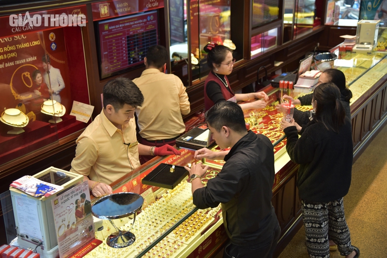 Vàng tăng phi mã - Ảnh 1. Vàng tăng phi mã - Ảnh 1.