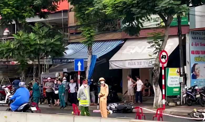 Truy tặng Hu&acirc;n chương Dũng cảm cho bảo vệ ng&acirc;n h&agrave;ng bị cướp đ&acirc;m tử vong - Ảnh 1.