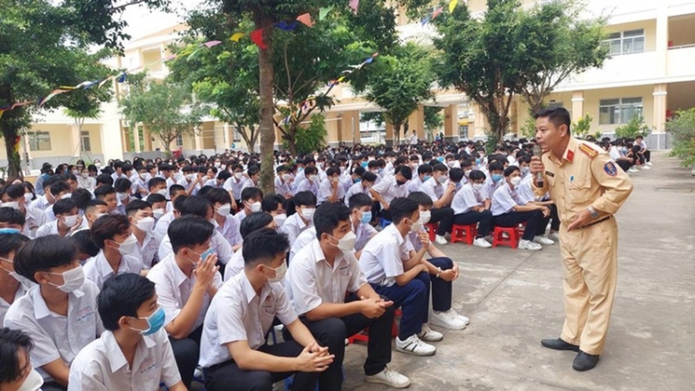 Đảm bảo an to&agrave;n cho học sinh đến trường: Sẽ chấm dứt &ldquo;k&yacute; cam kết xong để đ&oacute;&rdquo; - Ảnh 2.
