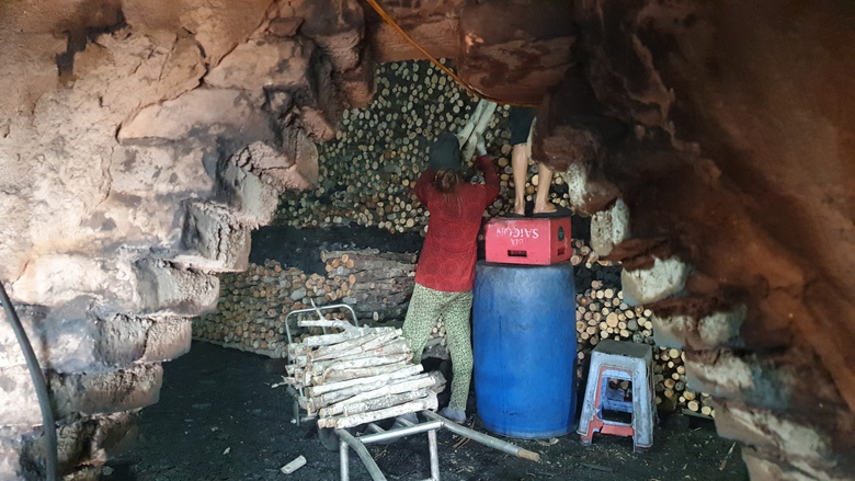 Nghề hầm than đước, gi&uacute;p người d&acirc;n ở C&agrave; Mau c&oacute; th&ecirc;m thu nhập kh&aacute; - Ảnh 5.