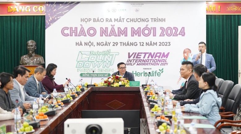 Gần 5.000 VĐV tham dự giải b&aacute;n marathon Quốc tế Việt Nam 2024 - Ảnh 1.