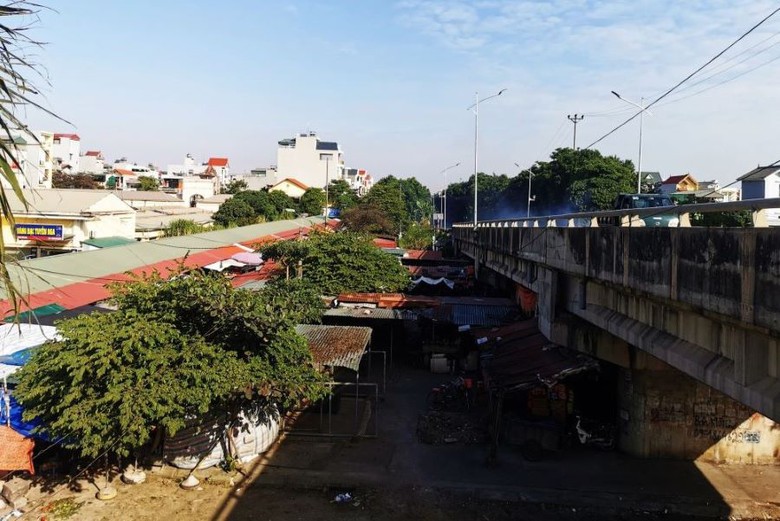 Hải Dương: Chợ mới bỏ hoang, tiểu thương biến gầm cầu th&agrave;nh chợ- Ảnh 7.