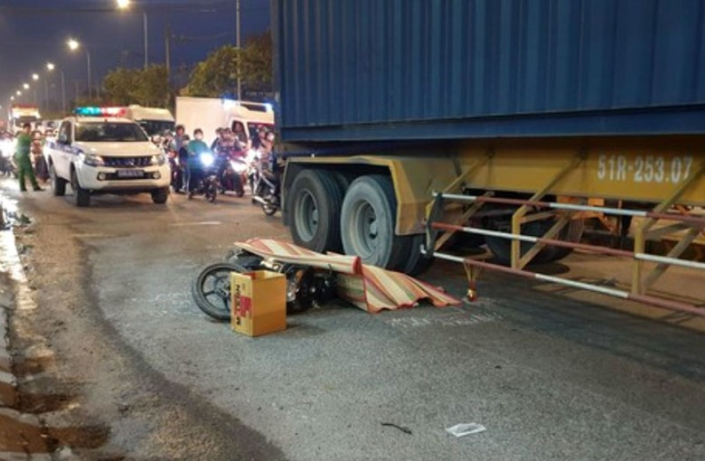 Hiện trường vụ tai nạn - Ảnh: Đo&agrave;n Dự.