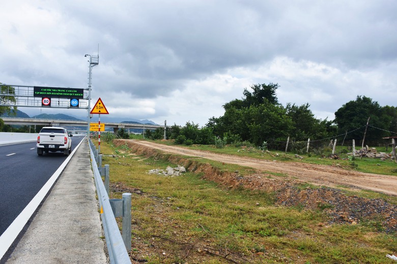 Cao tốc Nha Trang - Cam L&acirc;m chưa thể ho&agrave;n th&agrave;nh nhiều hạng mục phụ trợ - Ảnh 1.
