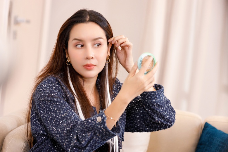 Hậu trường Chị đẹp đạp gió rẽ sóng 2023, các chị đẹp hoá thân vào bà, mẹ và con gái - Ảnh 3. Hậu trường Chị đẹp đạp gió rẽ sóng 2023, các chị đẹp hoá thân vào bà, mẹ và con gái - Ảnh 3.