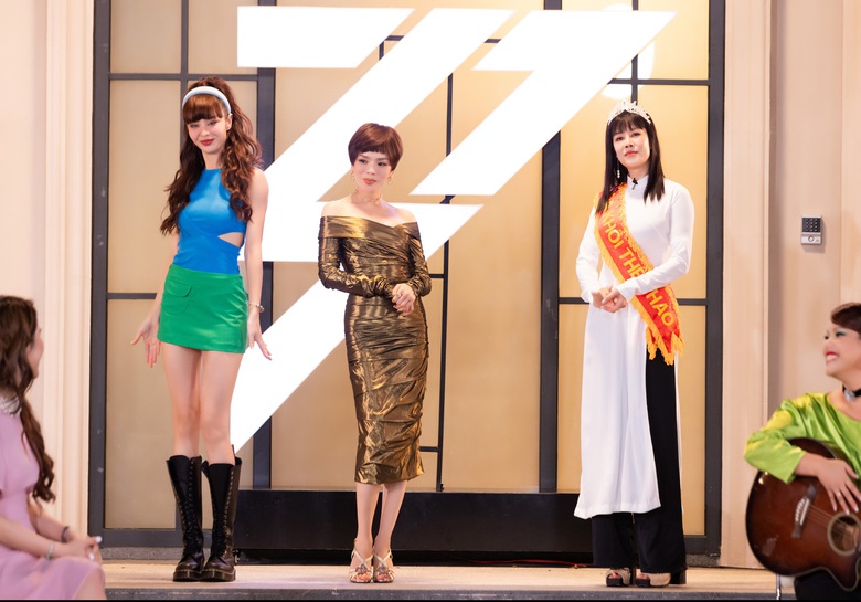 Hậu trường Chị đẹp đạp gió rẽ sóng 2023, các chị đẹp hoá thân vào bà, mẹ và con gái - Ảnh 12. Hậu trường Chị đẹp đạp gió rẽ sóng 2023, các chị đẹp hoá thân vào bà, mẹ và con gái - Ảnh 12.