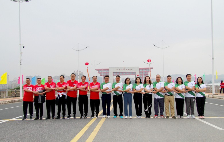 S&ocirc;i động giải chạy xuy&ecirc;n bi&ecirc;n giới Việt-Trung lần đầu được tổ chức ở Quảng Ninh - Ảnh 2.