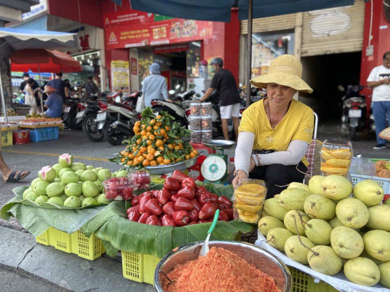 Cận kề 1/1/2024, TP.HCM vẫn chưa chốt thời điểm ch&iacute;nh thức thu ph&iacute; vỉa h&egrave;- Ảnh 1.