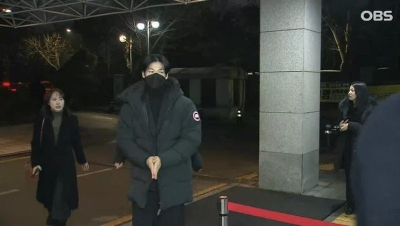 Nam diễn vi&ecirc;n xứ Trung - Hứa Quang H&aacute;n che k&iacute;n mặt tiễn đưa Lee Sun Kyun