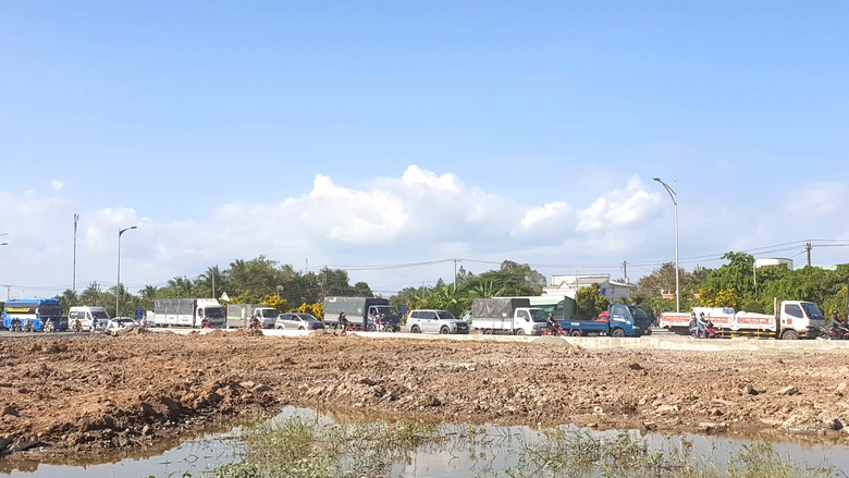 Cao tốc Mỹ Thuận - Cần Thơ thông xe hai chiều, xe cộ tấp nập ngày cuối năm- Ảnh 6. Cao tốc Mỹ Thuận - Cần Thơ thông xe hai chiều, xe cộ tấp nập ngày cuối năm- Ảnh 6.