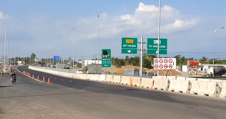 Cao tốc Mỹ Thuận - Cần Thơ thông xe hai chiều, xe cộ tấp nập ngày cuối năm- Ảnh 8. Cao tốc Mỹ Thuận - Cần Thơ thông xe hai chiều, xe cộ tấp nập ngày cuối năm- Ảnh 8.