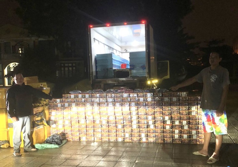Bắt hai người chở hơn 300kg ph&aacute;o lậu từ Quảng Trị v&agrave;o Kh&aacute;nh H&ograve;a ti&ecirc;u thụ- Ảnh 1.