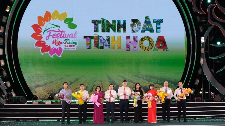 Festival Hoa - Kiểng Sa Đ&eacute;c: T&igrave;nh đất - T&igrave;nh hoa v&agrave; cả t&igrave;nh người- Ảnh 2.