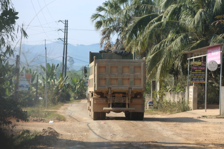 Thanh Hóa: Xe cơi nới thùng chạy nườm nượp trên tỉnh lộ- Ảnh 5. Thanh Hóa: Xe cơi nới thùng chạy nườm nượp trên tỉnh lộ- Ảnh 5.