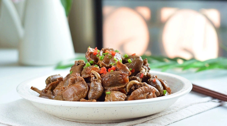 Bộ phận của con g&agrave; được mệnh danh "si&ecirc;u thực phẩm" b&agrave;y b&aacute;n phổ biến ở c&aacute;c chợ- Ảnh 1.