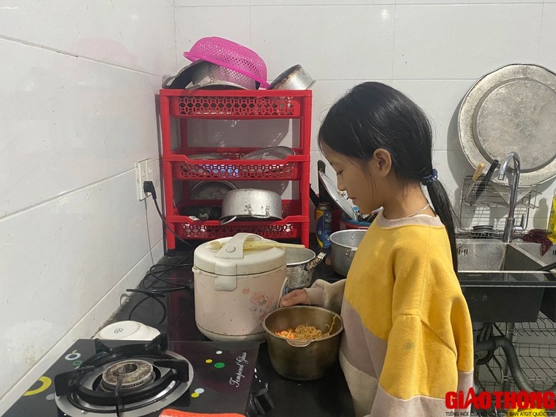 Bố mất v&igrave; tai nạn giao th&ocirc;ng, 3 anh em nương tựa v&agrave;o nhau sống qua ng&agrave;y- Ảnh 2.