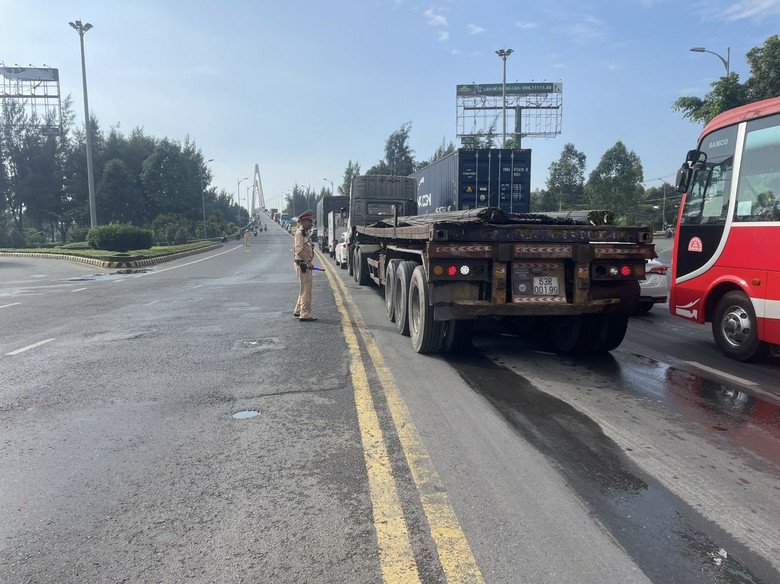 &Ugrave;n tắc 7km, cầu Rạch Miễu xả trạm trong ng&agrave;y đầu nghỉ Tết dương lịch- Ảnh 1.