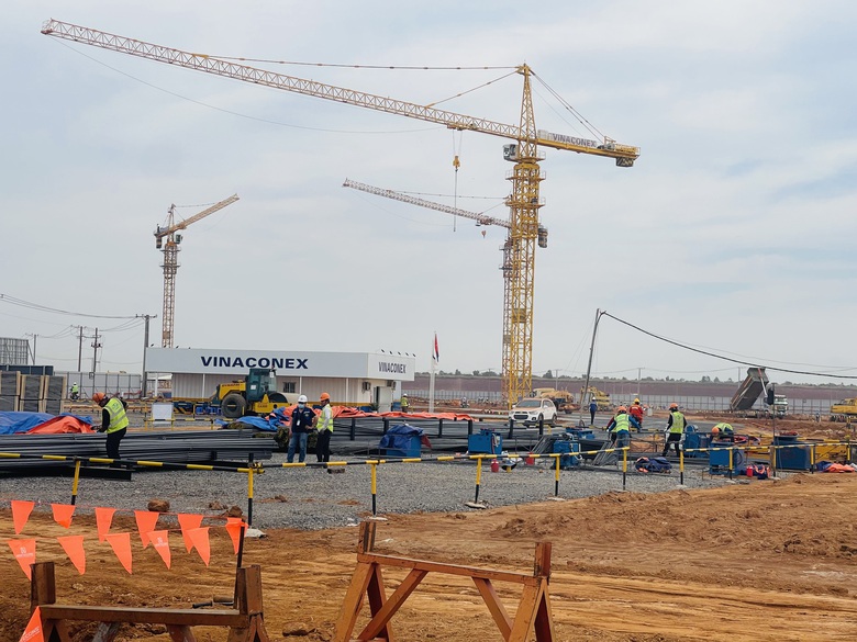 Hơn 3.000 công nhân, kỹ sư làm xuyên Tết trên công trường sân bay Long Thành- Ảnh 1. Hơn 3.000 công nhân, kỹ sư làm xuyên Tết trên công trường sân bay Long Thành- Ảnh 1.