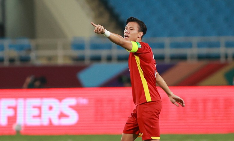 HLV Troussier gửi th&ocirc;ng điệp đặc biệt cho trung vệ số 1 Việt Nam trước Asian Cup- Ảnh 1.
