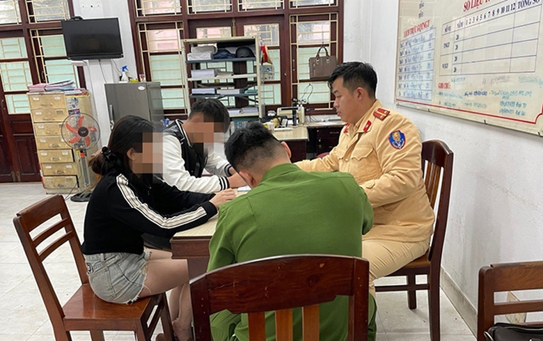 Liên tiếp phát hiện thanh, thiếu niên sử dụng ma túy điều khiển xe máy- Ảnh 1. Liên tiếp phát hiện thanh, thiếu niên sử dụng ma túy điều khiển xe máy- Ảnh 1.