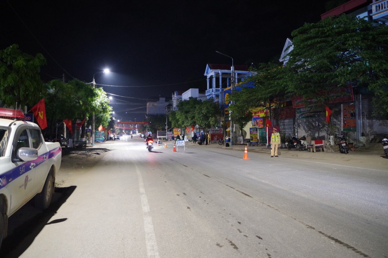 Nam thanh niên sử dụng rượu và ma túy, tông bị thương CSGT- Ảnh 2. Nam thanh niên sử dụng rượu và ma túy, tông bị thương CSGT- Ảnh 2.