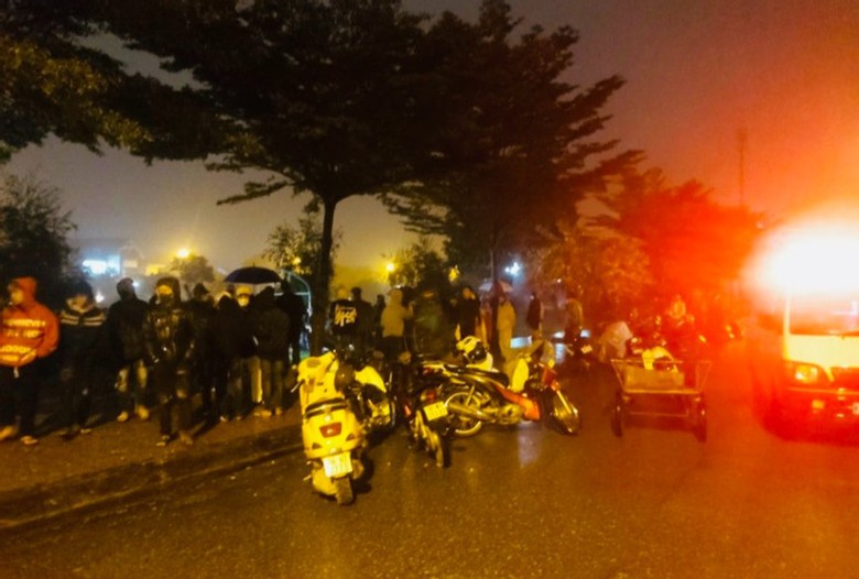 Triệu tập nh&oacute;m học sinh li&ecirc;n quan đến vụ nam sinh tử vong dưới hồ- Ảnh 1.