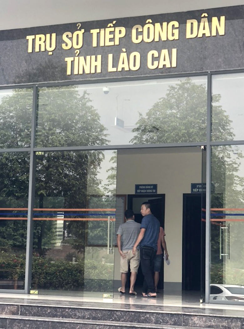 Chủ xe lo tay trắng sau chuyến h&agrave;ng qua bi&ecirc;n giới - Ảnh 2.