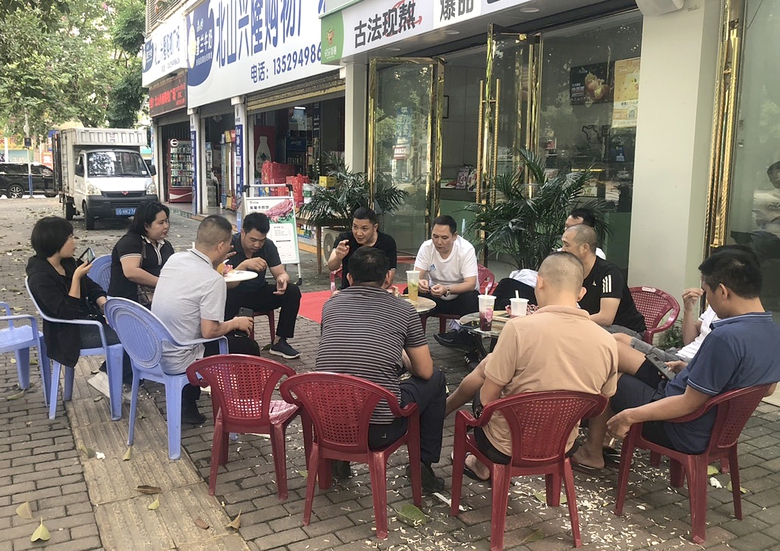 Chủ xe lo tay trắng sau chuyến h&agrave;ng qua bi&ecirc;n giới - Ảnh 1.
