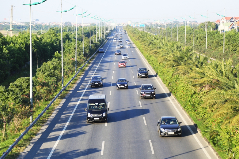 Hậu trường l&agrave;m đường cửa ng&otilde; đẹp nhất Thủ đ&ocirc; - Ảnh 2.