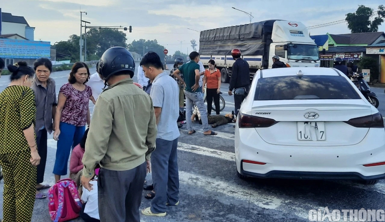 Trao tặng hơn 13.300 mũ bảo hiểm &ldquo;Giữ trọn ước mơ&rdquo; cho học sinh ở Quảng Trị - Ảnh 3.