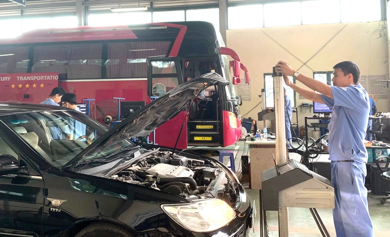 Đăng kiểm viên thực hiện kiểm tra thiết bị giám sát hành trình trên ô tô thế nào? - Ảnh 1. Đăng kiểm viên thực hiện kiểm tra thiết bị giám sát hành trình trên ô tô thế nào? - Ảnh 1.