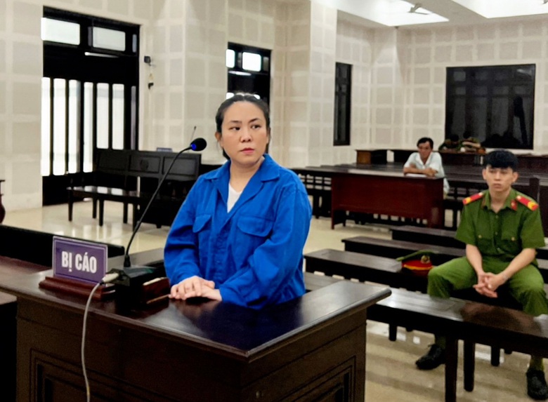 Lừa b&aacute;n 9 người sang Campuchia, nữ phi&ecirc;n dịch l&atilde;nh &aacute;n 16 năm t&ugrave; - Ảnh 1.
