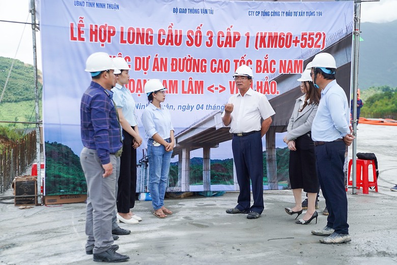 Hợp long cầu cao hơn 47m, nối th&ocirc;ng to&agrave;n dự &aacute;n cao tốc Cam L&acirc;m - Vĩnh Hảo - Ảnh 4.