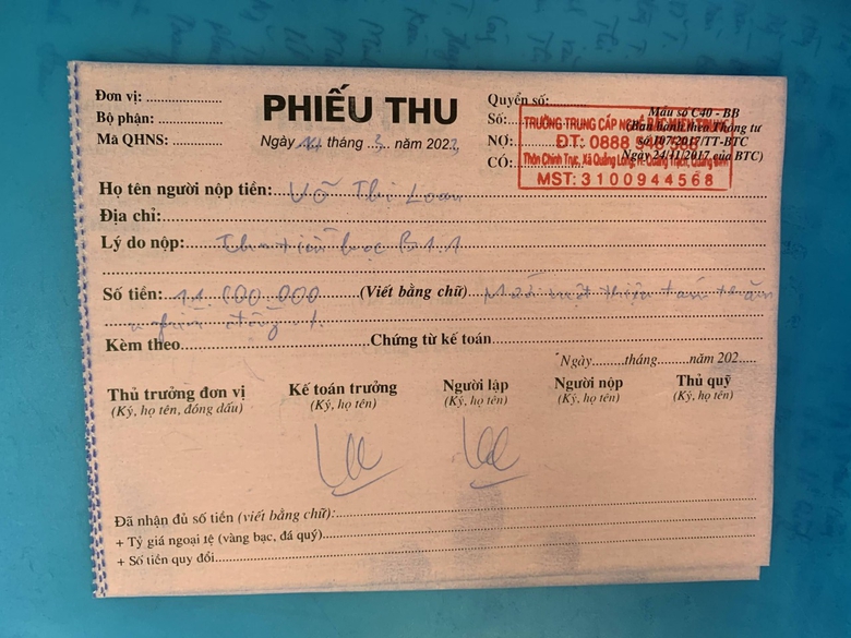 Nộp tiền kh&ocirc;ng được bố tr&iacute; lịch học, h&agrave;ng chục học vi&ecirc;n mỏi m&ograve;n chờ trả tiền - Ảnh 1.