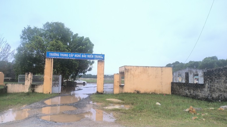 Nộp tiền kh&ocirc;ng được bố tr&iacute; lịch học, h&agrave;ng chục học vi&ecirc;n mỏi m&ograve;n chờ trả tiền - Ảnh 3.