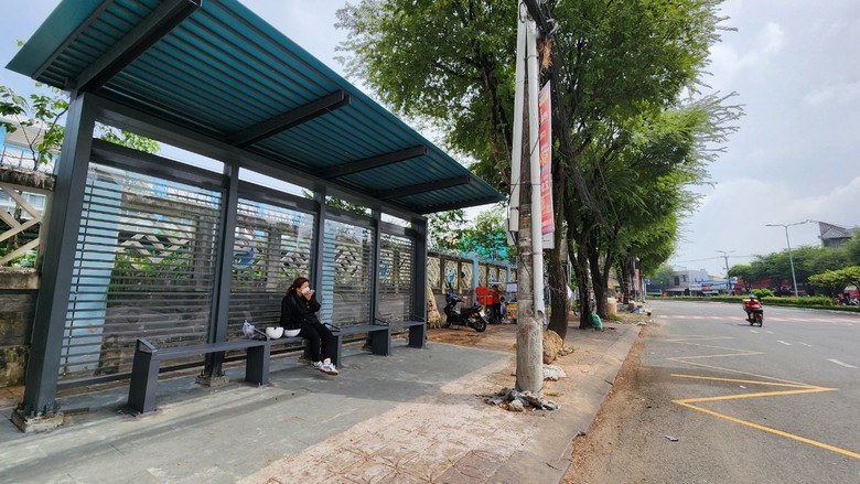 Cần Thơ: Sẽ xử nghiêm nếu xảy ra tình trạng chiếm dụng nhà chờ xe buýt - Ảnh 2. Cần Thơ: Sẽ xử nghiêm nếu xảy ra tình trạng chiếm dụng nhà chờ xe buýt - Ảnh 2.