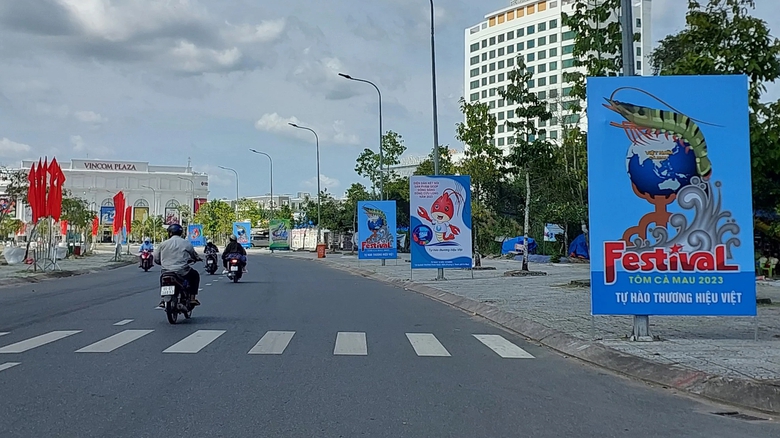 Kịp thời bố tr&iacute; phương tiện đưa đ&oacute;n kh&aacute;ch tại Festival t&ocirc;m C&agrave; Mau - Ảnh 1.