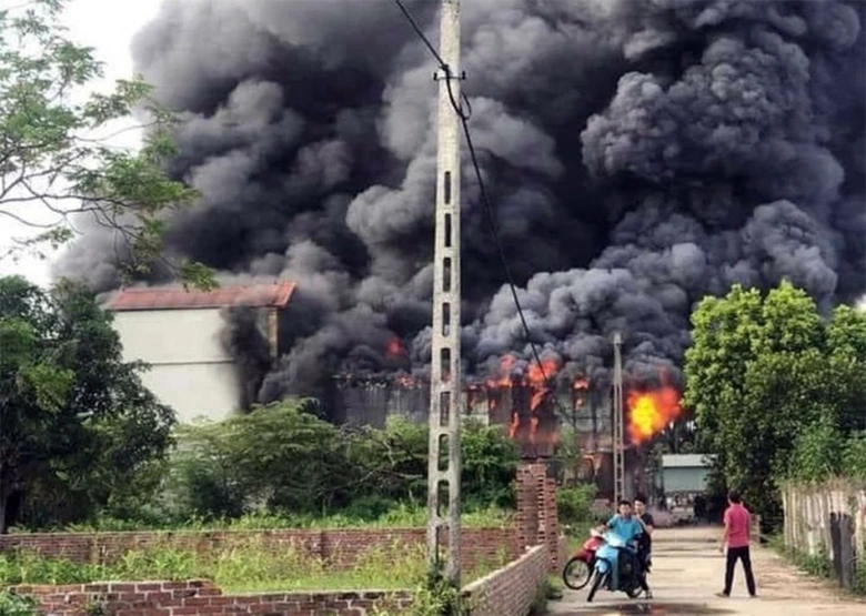 Ch&aacute;y xưởng l&agrave;m chết 3 mẹ con: T&ograve;a &aacute;n đề nghị l&agrave;m r&otilde; vai tr&ograve; của một thợ h&agrave;n - Ảnh 2.