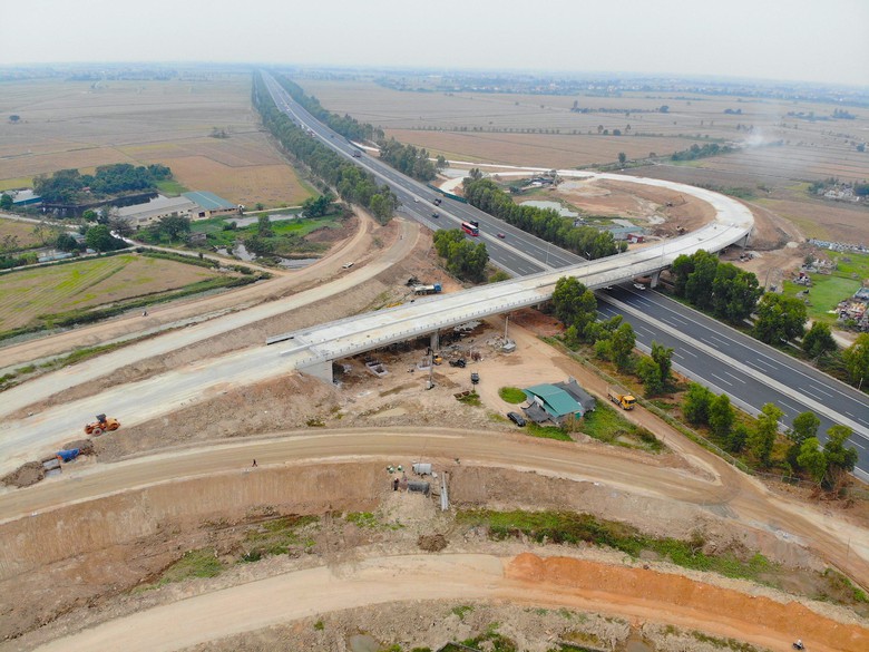  To&agrave;n cảnh n&uacute;t giao đường cao tốc H&agrave; Nội - Hải Ph&ograve;ng với đường tỉnh 392 - Ảnh 1.