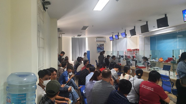 Hiểu lầm quy định nhiều người d&acirc;n đổ x&ocirc; đi đổi giấy ph&eacute;p l&aacute;i xe - Ảnh 1.