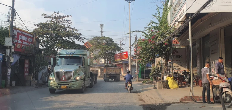 V&igrave; sao xe container v&agrave; xe đầu k&eacute;o tăng đột biến qua tỉnh lộ 352? - Ảnh 2.